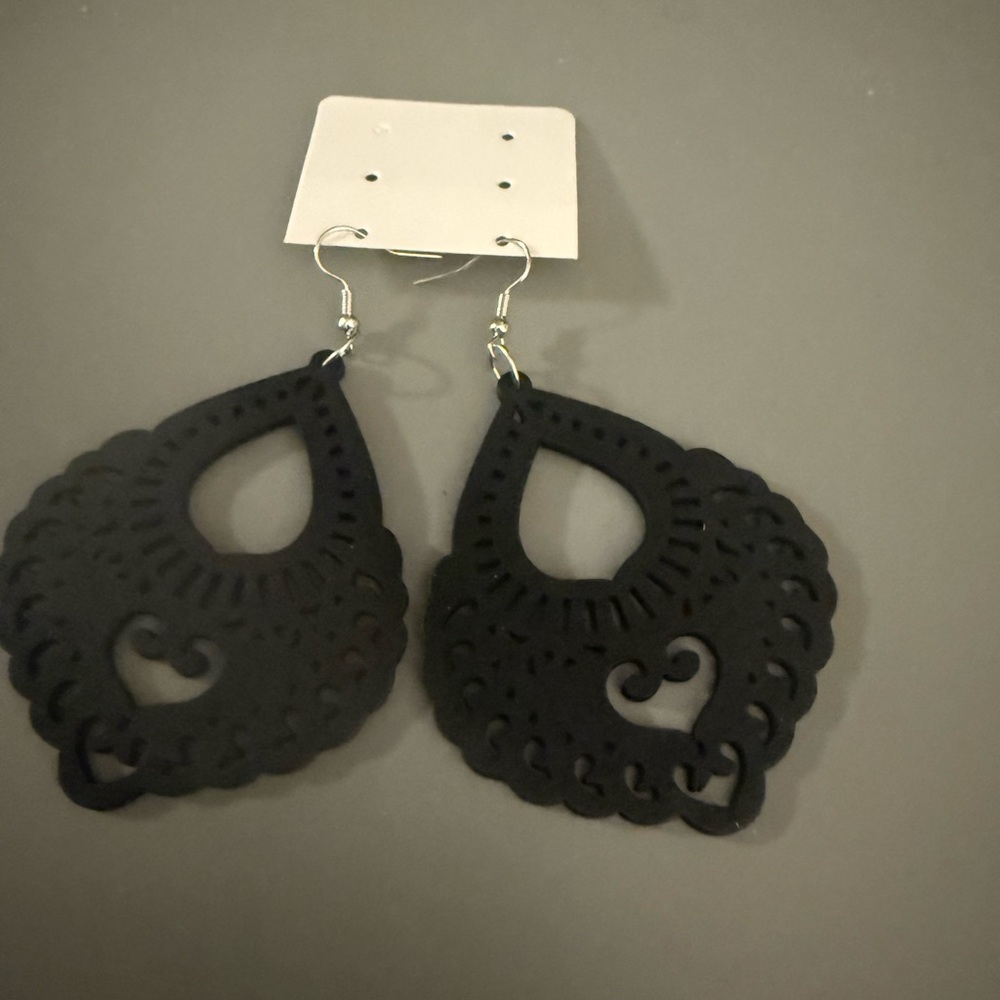 Elegant Black Dangle Earrings